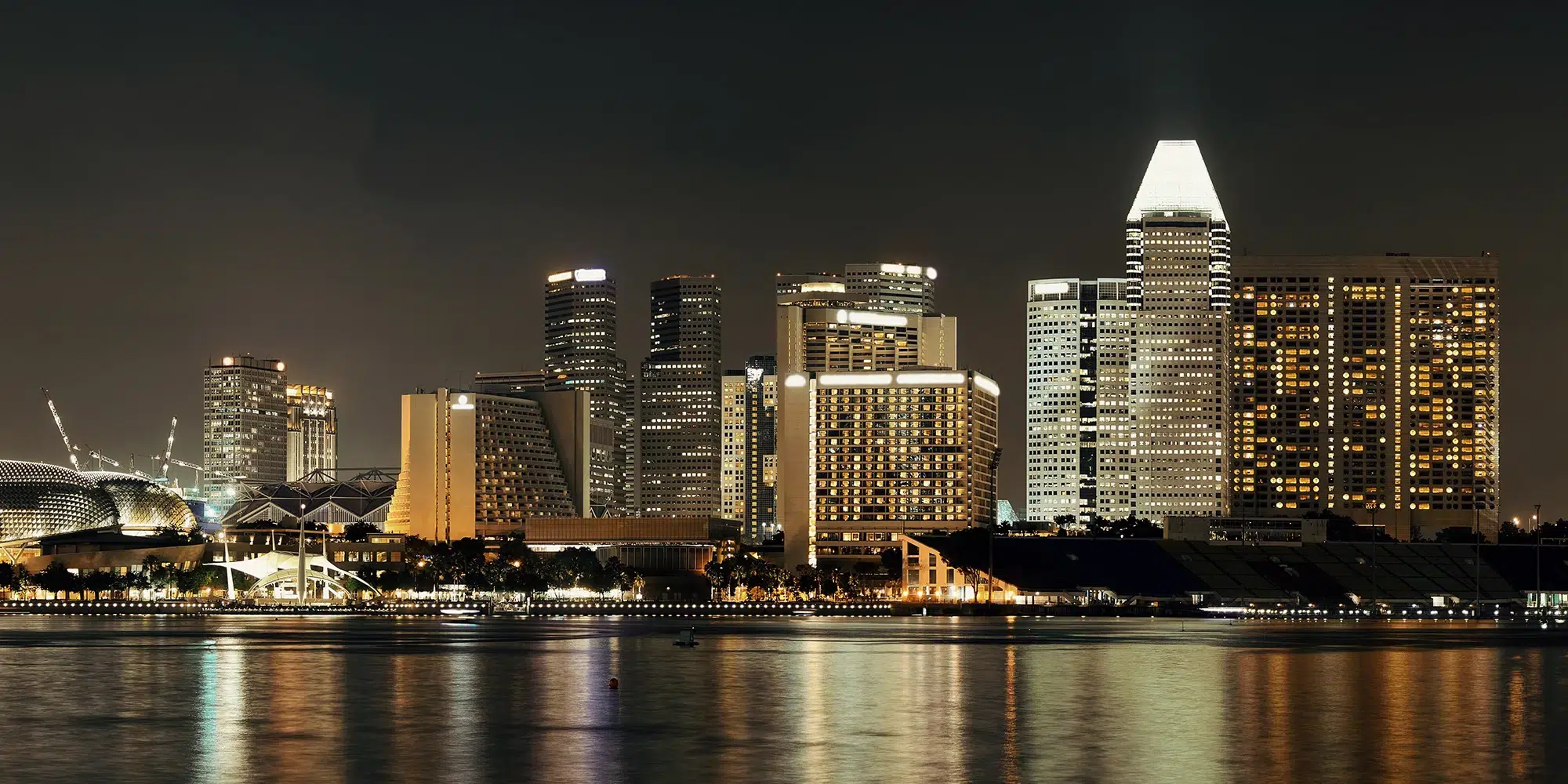Skyline de nocturno de Detroit